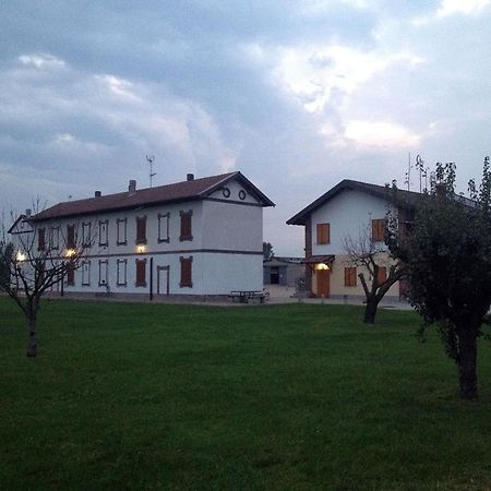 Bed And Breakfast Azienda Agricola Cascina Salazzara Маджента Экстерьер фото
