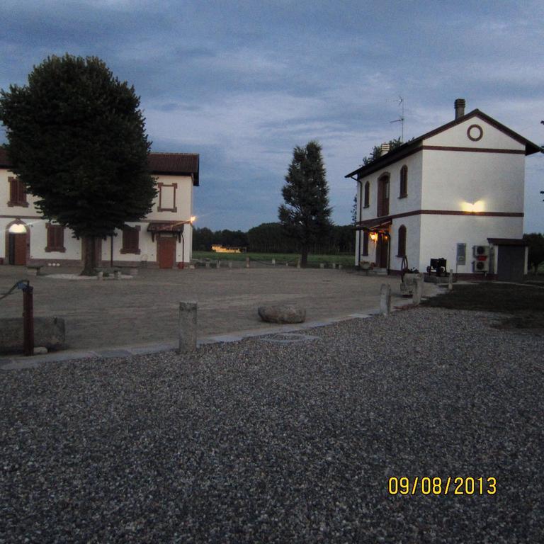 Bed And Breakfast Azienda Agricola Cascina Salazzara Маджента Экстерьер фото